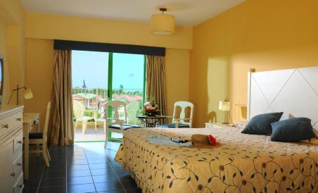 Hotel Iberostar Tainos - Housity