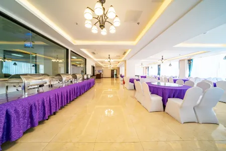 Shidai Yading Hotel Отели рядом с достопримечательностью «Yangmaiyong»