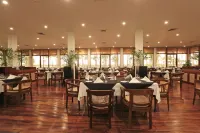 The Blue Water - Geoffrey Bawa Heritage - City Resort Hotel - parking