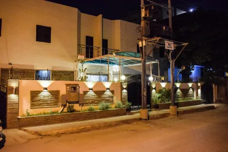 Royal Inn Hotel Отели в г. Карачи