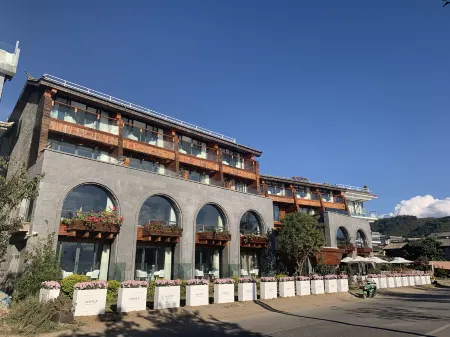 Puyue Lake-view Holiday Hotel