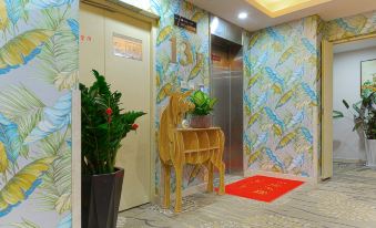 Luoyang Faou Theme Hotel (Longmen High-speed Railway Station Baolong Plaza)