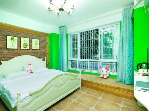 Sanya stays in summer and builds theme inn