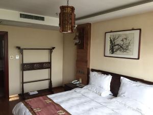 Lingqiu Jindi Hotel