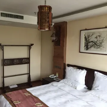 Lingqiu Jindi Hotel