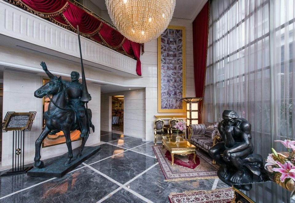 2. 레이크 호텔..