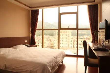 Weigang Hotel Отели рядом с достопримечательностью «Taishan Cape City Holiday Resort Center»