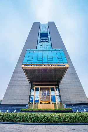 Wyndham Grand Plaza Royale Huayu Chongqing Отели рядом с достопримечательностью «Чунцинская долина радости»