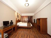 君逸宾馆(福州东街口地铁站三坊七巷店) - 豪华实木大床房