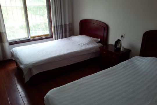 酒店 梁山酒店 梁山万豪宾馆中国,山东,梁山,张坊村206号显示地图