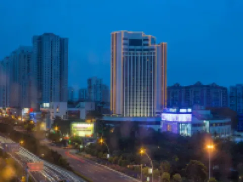 汕頭金海灣大酒店（龍眼南路美食街萬象城店） 鄰近時代廣場的酒店