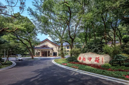 West Lake Villa