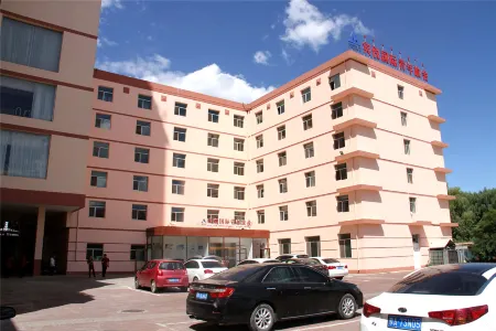 Binyue Hotel (East Building) Отели рядом с достопримечательностью «Department of Physical Education， Inner Mongolia Agricultural University»