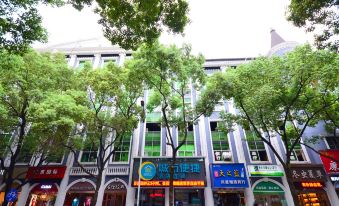 CCINN Hotel(Wuhan zhongnan hospital shuiguohu subway station)