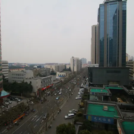 Juntai  Hotel (Metro Station, Loushanguan Road, Shanghai) Отели рядом с достопримечательностью «Выставочный центр Intex Shanghai»