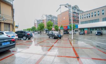 Qinghua Business Hotel