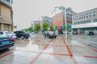 Qinghua Business Hotel