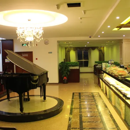 Dongfang Tanggula Hotel (High-speed Railway Station)