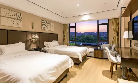 Hengdian Yihe Hotel (Qinwang Palace Dream Valley Branch) Отели рядом с достопримечательностью «Ming and Qing Dwellings Expo City»