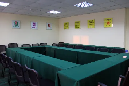 Homeinn Hotel (Laiyang High-Speed Railway Bus Station Fushui North Road) Отели рядом с достопримечательностью «LaiYangShi YiShuGuan»