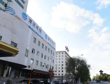 Jilin International Hotel (West Exit of Jilin Railway Station) Отели рядом с достопримечательностью «Jihai Railway Terminal Former Site»