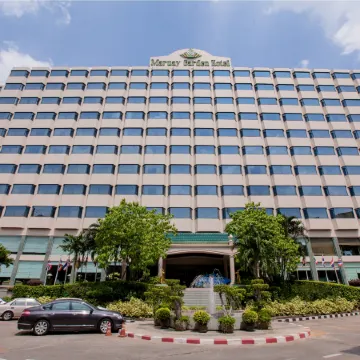 The Maruay Garden Hotel Отели рядом с достопримечательностью «Школа Саравиттая»