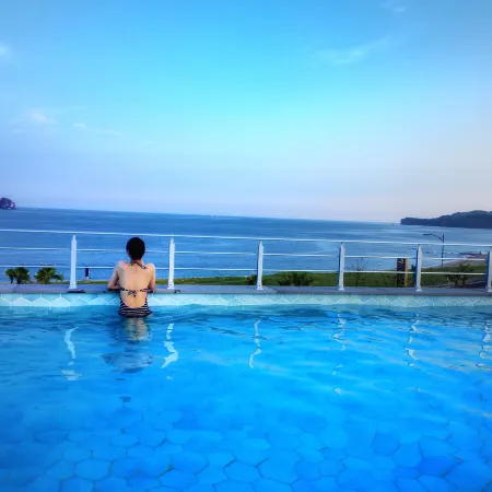 Sun and Moon Resort Отели рядом с достопримечательностью «Дельфинарий Marine Park»