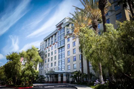 Residence Inn Irvine John Wayne Airport Orange County Отели рядом с достопримечательностью «Университет Калифорния, Ирвайн Дивижен оф Контининг Эдьюкейшен»