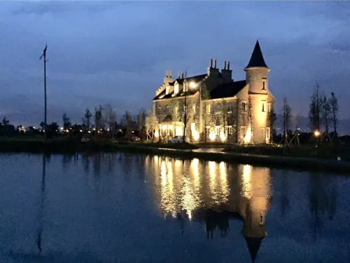 Chateau De France Bed & Breakfast - Bed and breakfasts