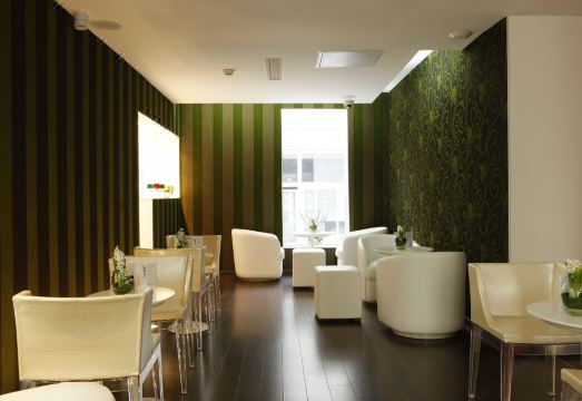 4. 르 카르티에 베..