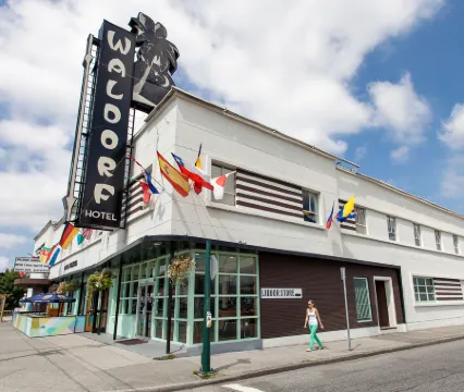 Hotel at the Waldorf Отели рядом с достопримечательностью «Гавань Ванкувер»