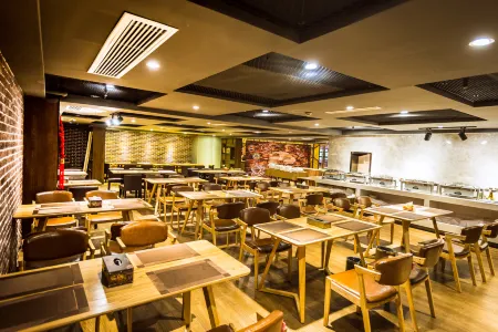 Haofeng Yazhi Hotel (Shanghai International Tourist Resort Tangzhen Metro Station) Отели рядом с достопримечательностью «Shanghai Pudong New Area Administration Institute»