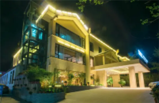 Linran Spring Holiday Hotel near The PandaVally