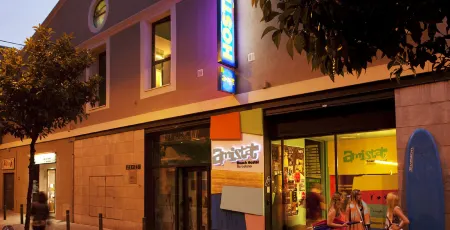 Latroupe Poblenou Beach Отели рядом с достопримечательностью «Порт- Олимпик»