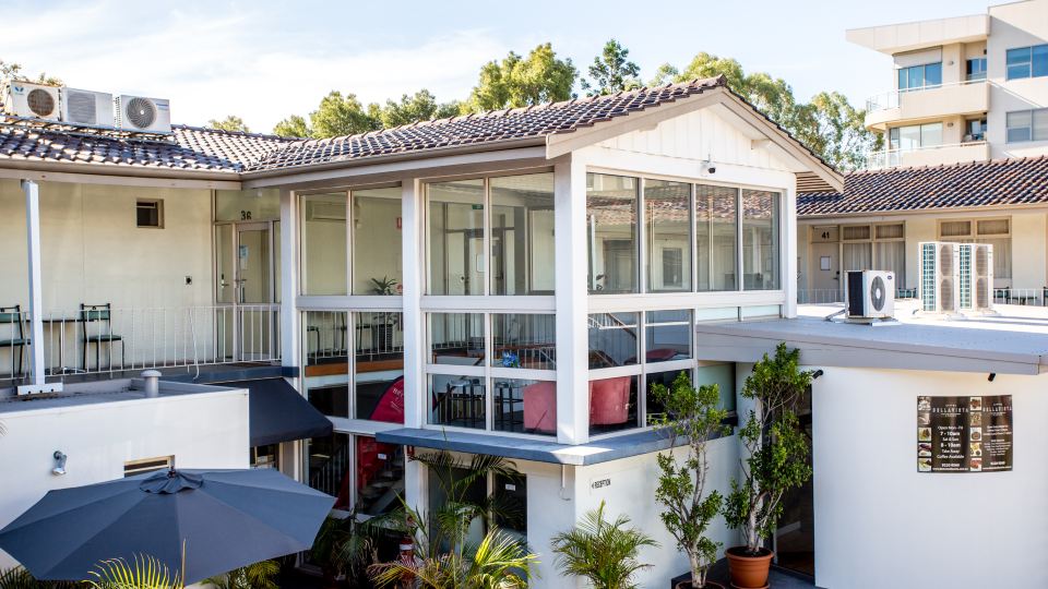 Baileys Parkside Motel by VetroBlu