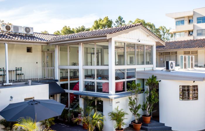 Baileys Parkside Motel by VetroBlu