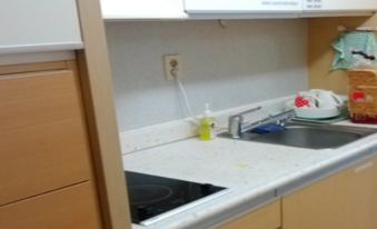 Hongdae Guesthouse 1Min from Hongik Uni Station Exit #1