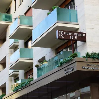 Corvin Holiday Apartments Hotel โรงแรมใกล้ซอร์วินพลาซ่า