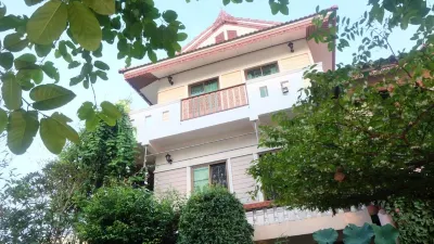 Loy Manee House Hotel di Ban Pom