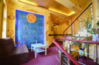 Yiyi Hotel