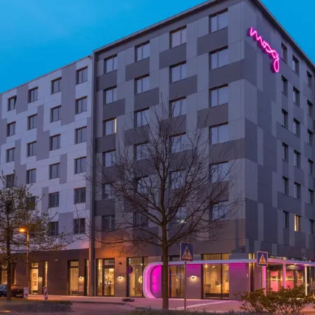 Moxy Frankfurt Airport Отели рядом с Аэропорт Франкфурт-на-Майне