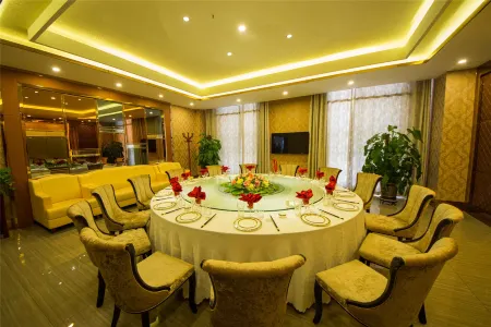 Tie Men Guan Zhong Lian Hotel Отели рядом с достопримечательностью «Первая средняя школа в Таймэнгуане»