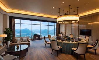 DoubleTree by Hilton Anshun