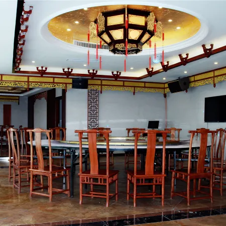 Lake Home Hotel