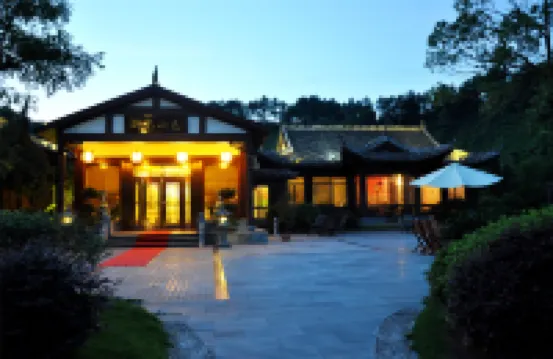 常山湖中居大酒店