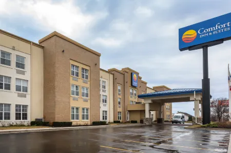 Comfort Inn & Suites Allen Park - Dearborn Отели рядом с достопримечательностью «Парк Шампейн»