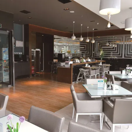 Jincheng Hotel (Bazhou Shengfang Town)