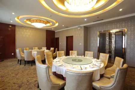 Rongda International Hotel Отели рядом с достопримечательностью «Zhen Bei Tai»
