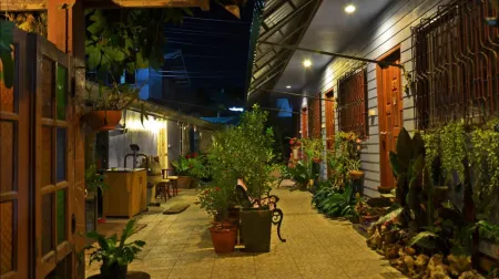 The One House Отели рядом с достопримечательностью «Wat Phra That Khao Noi»