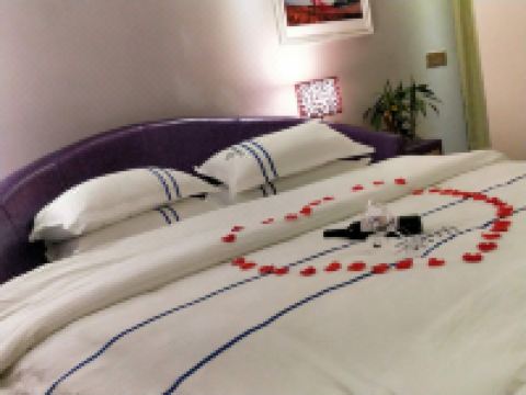 凌云山水源度假酒店 - 情侣房